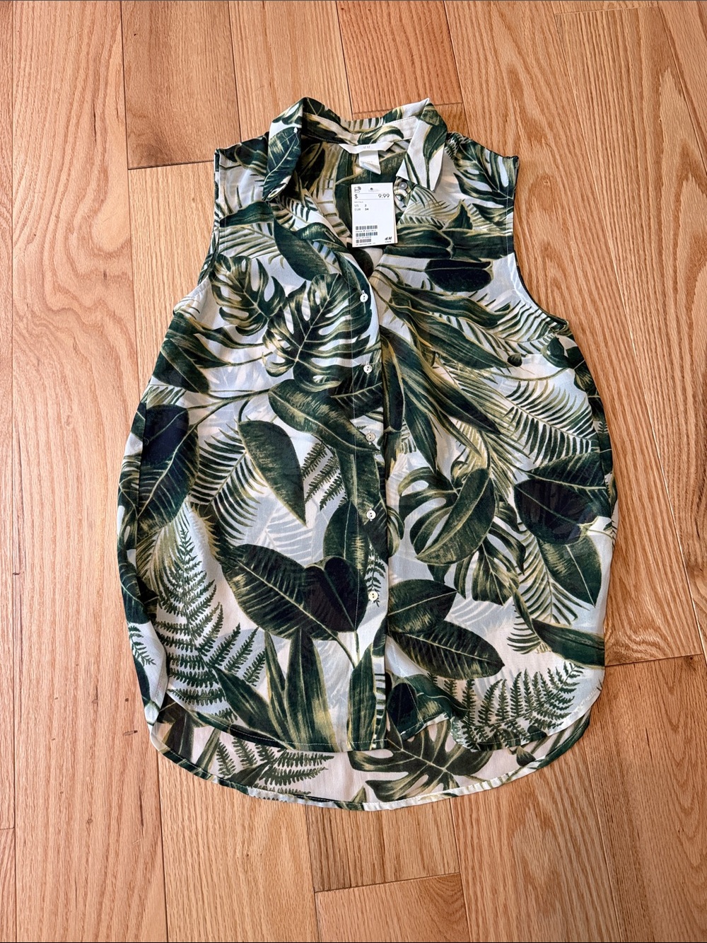 H&M Green Tropical Leaf Print Sleeveless Button Top